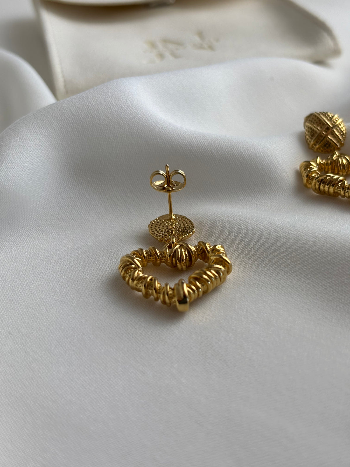 Orecchini CUORE FASCIATO GOLD