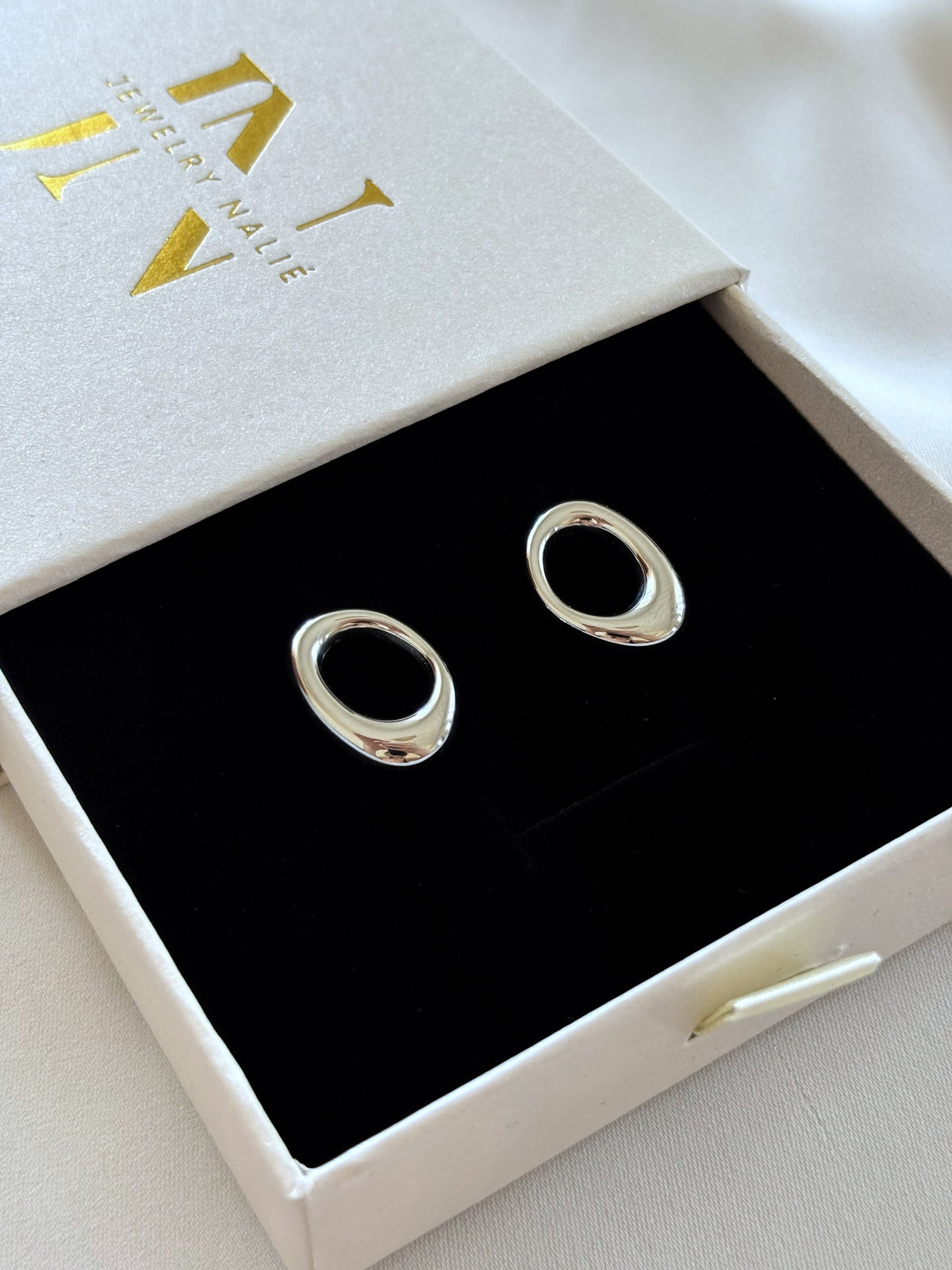Orecchini OVALE ASSIMETRICO SILVER