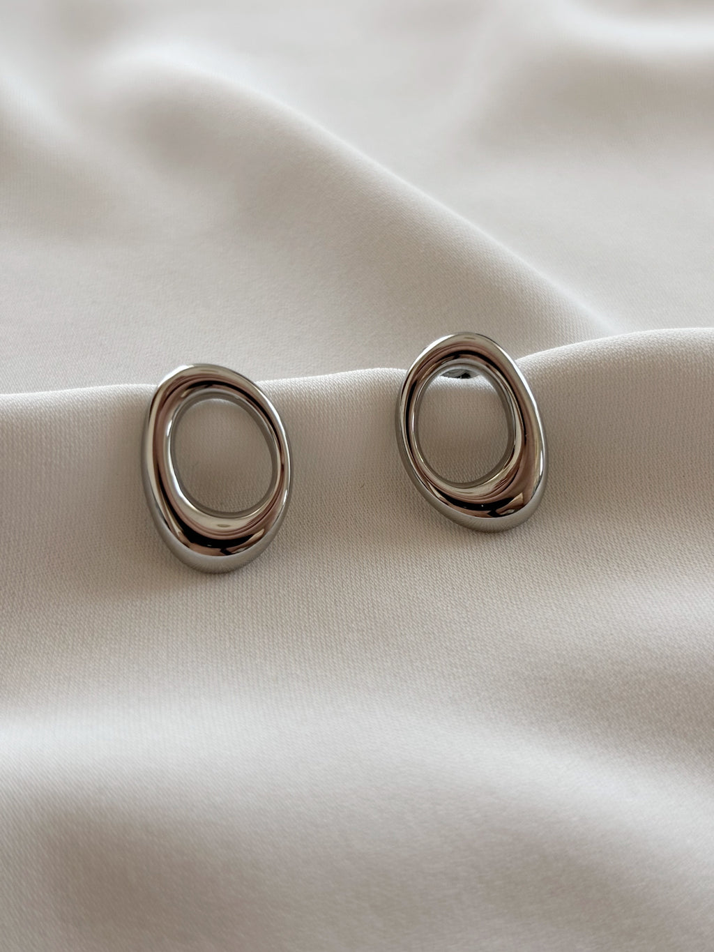 Orecchini OVALE ASSIMETRICO SILVER