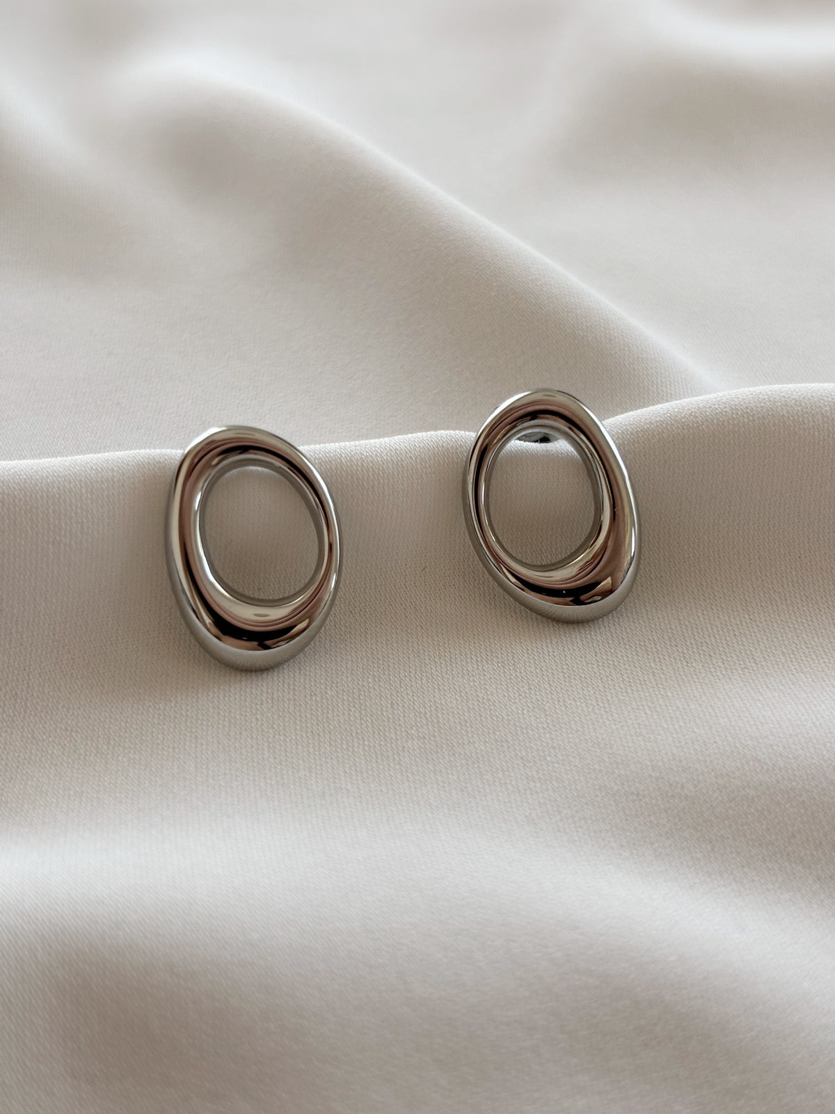 Orecchini OVALE ASSIMETRICO SILVER