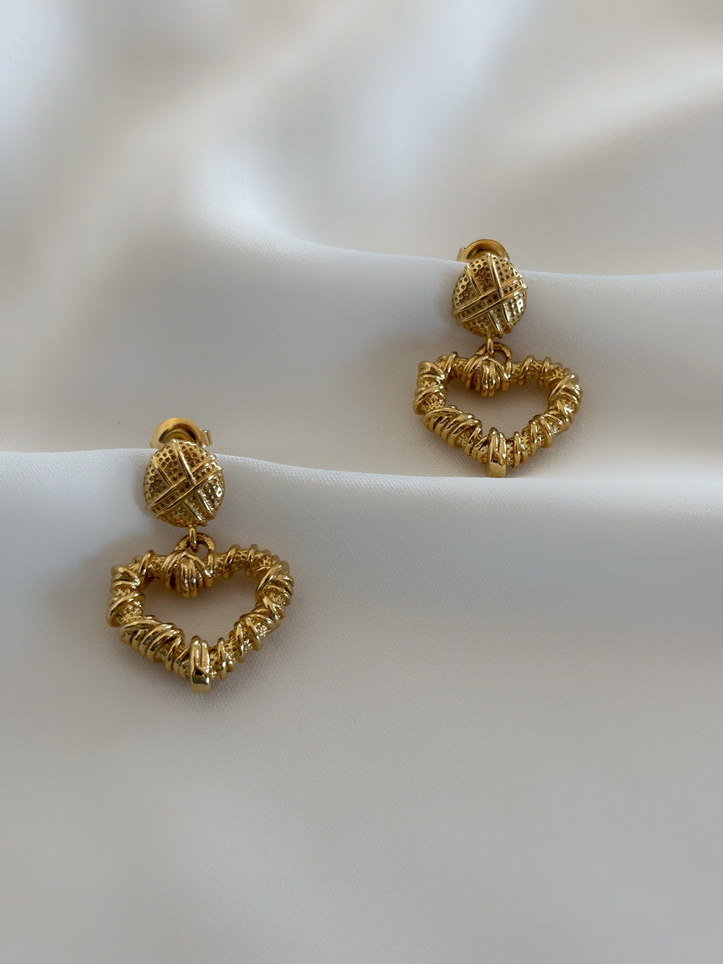 Orecchini CUORE FASCIATO GOLD