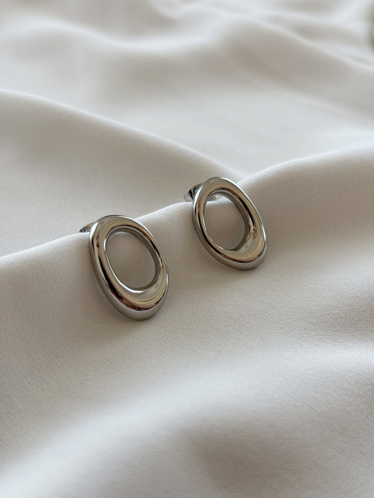 Orecchini OVALE ASSIMETRICO SILVER