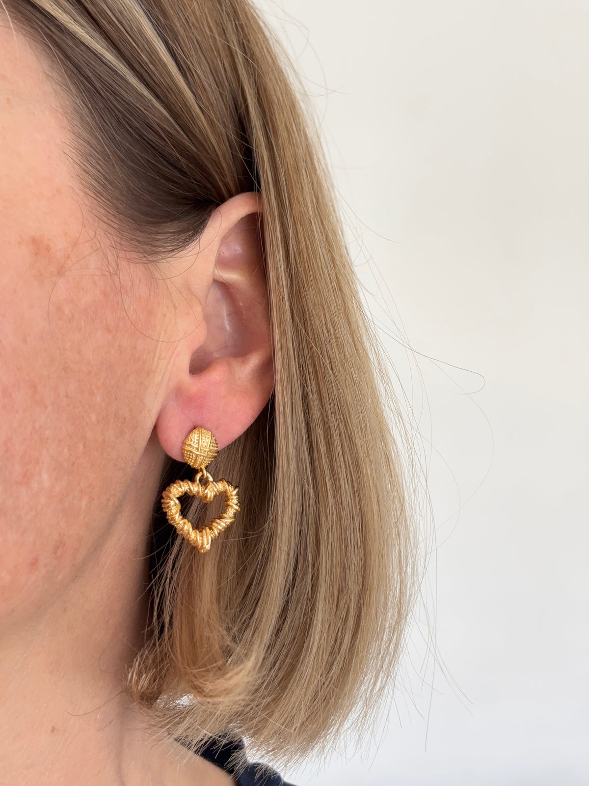 Orecchini CUORE FASCIATO GOLD